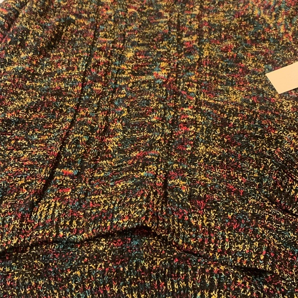 Multi color new sweater - Picture 4 of 4